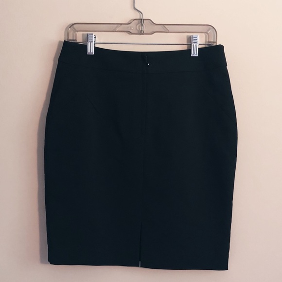 🎉 HP x2 🎉 | H&M | Black Fitted Pencil Skirt - Picture 4 of 8